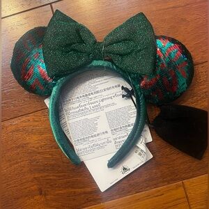 Disney Aulani Green Hawaiian Christmas Ears with Light Up Bow